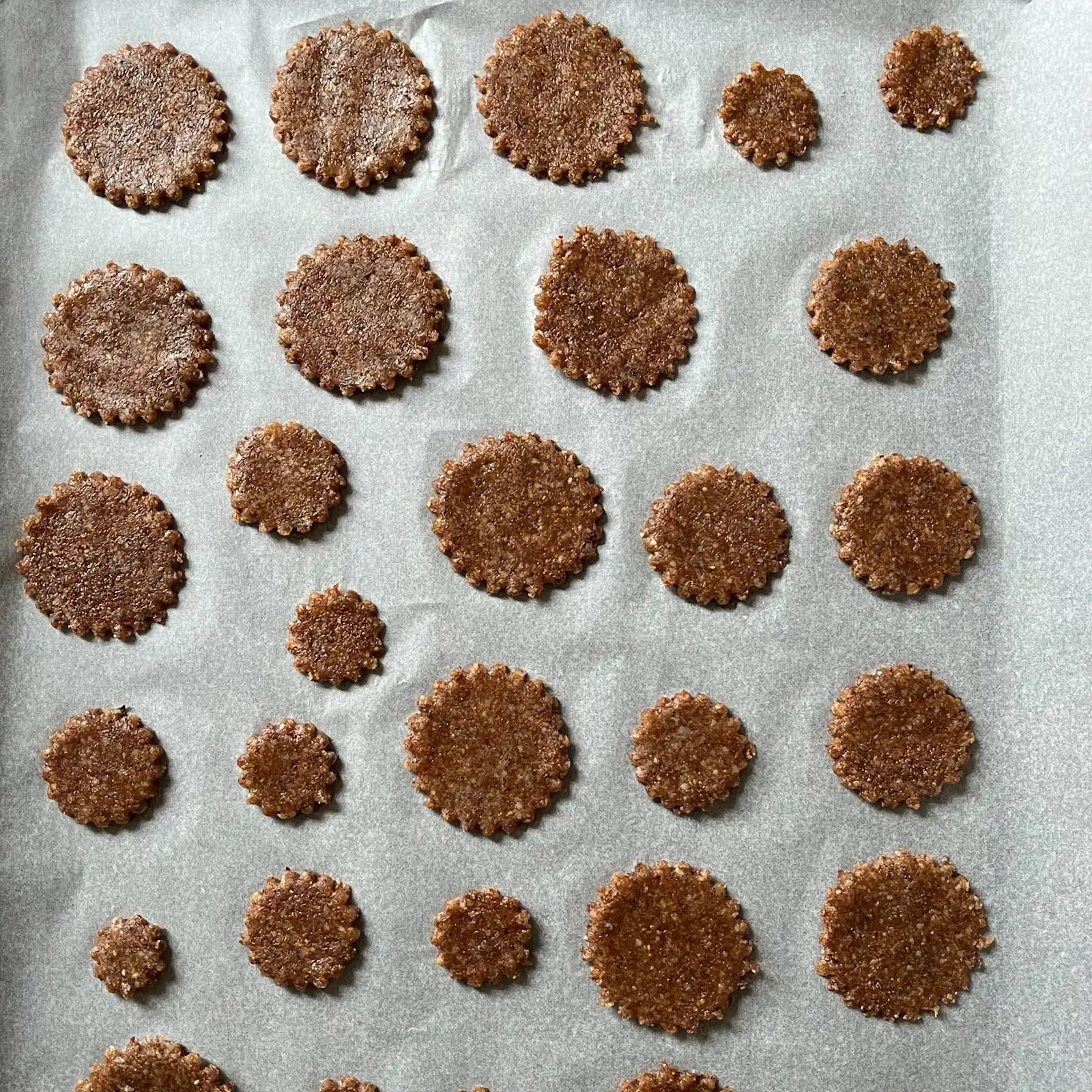 Vianočné mandľové sušienky so škoricou a kandizovanou pomarančovou kôrou od Barbory Gábovej.