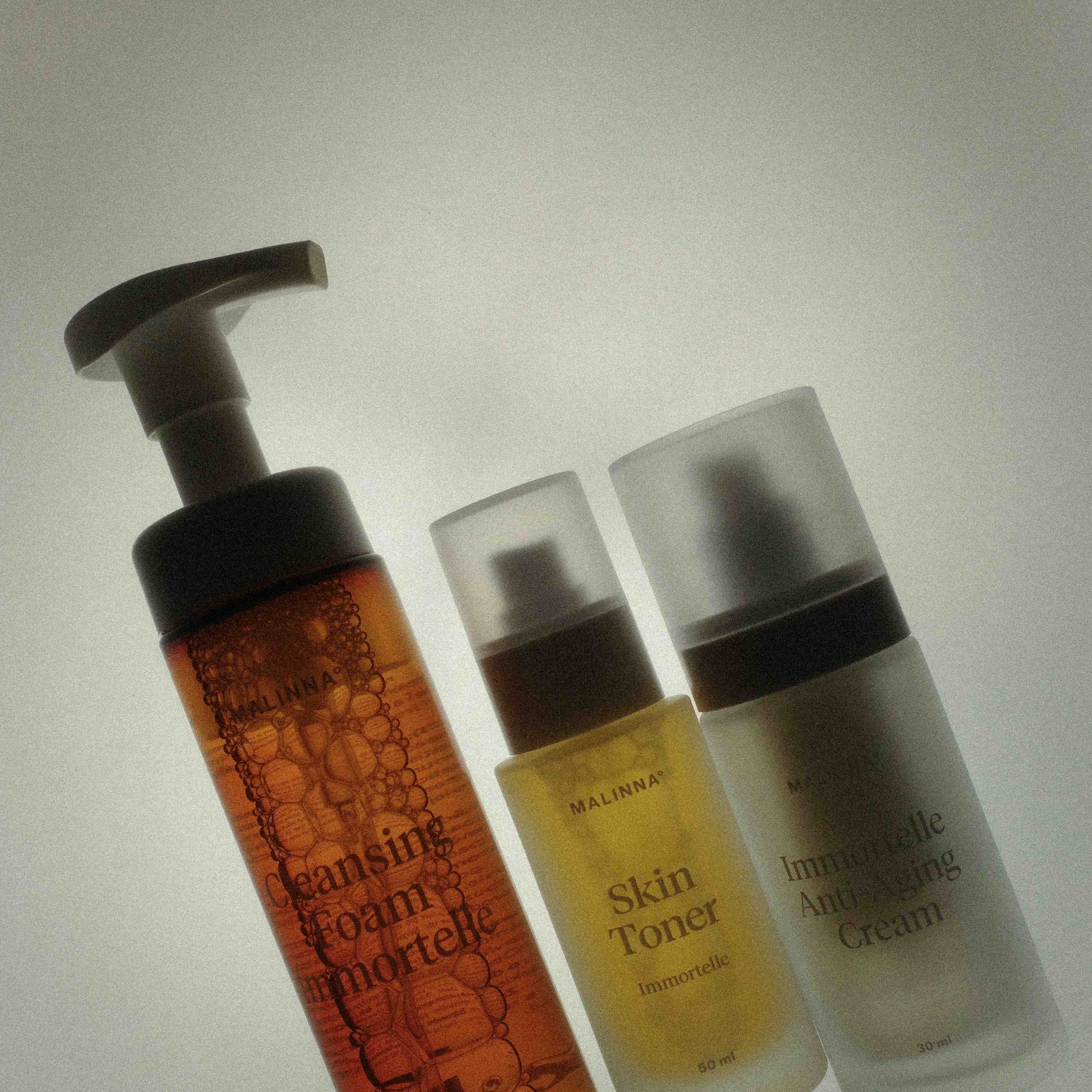 podsvietene tri produkty na plet