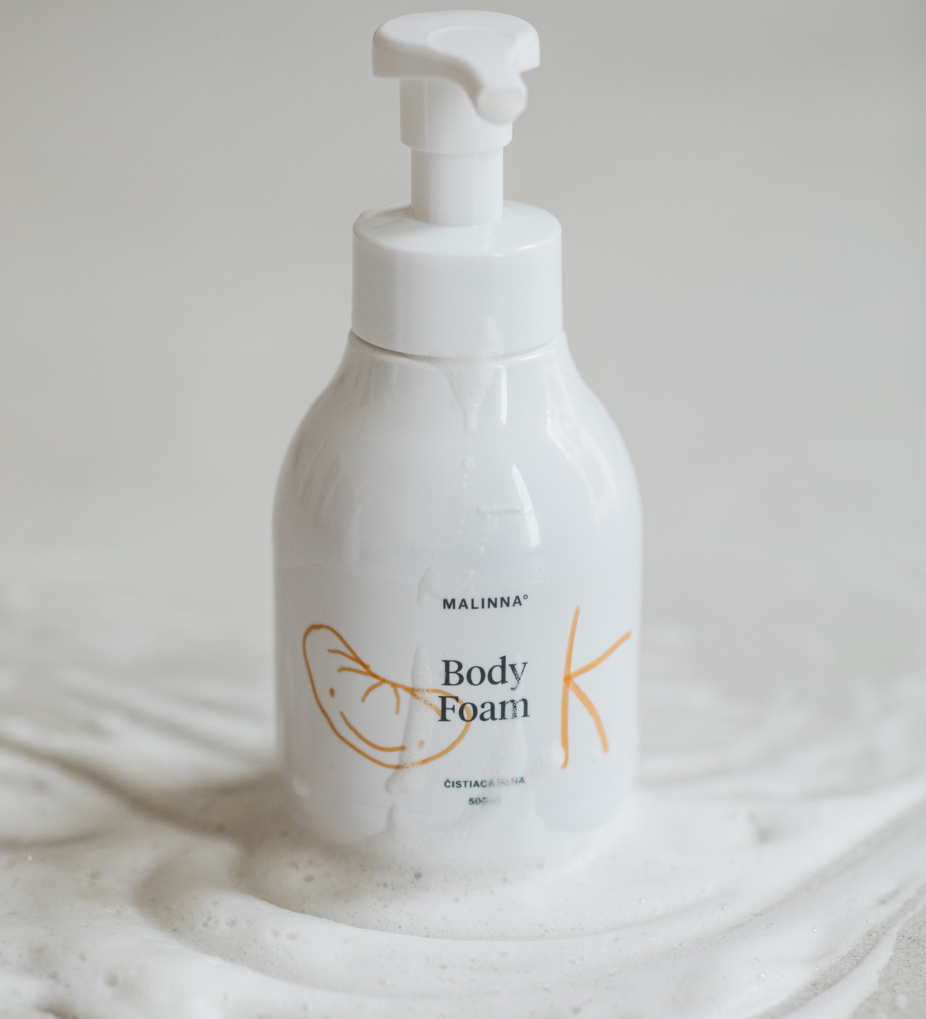 MALINNA Kids Body Foam v bielej pene