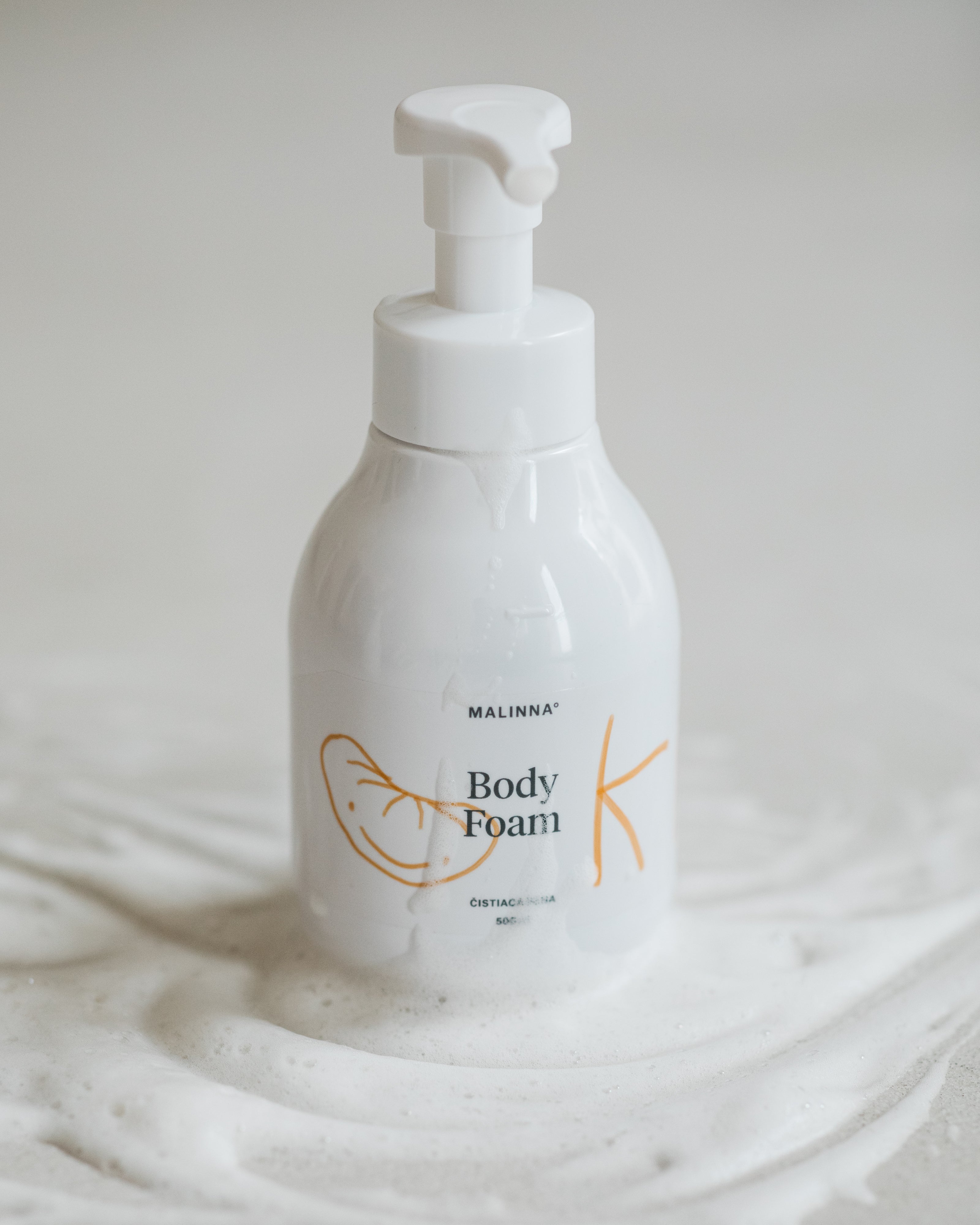 MALINNA Kids Body Foam v bielej pene