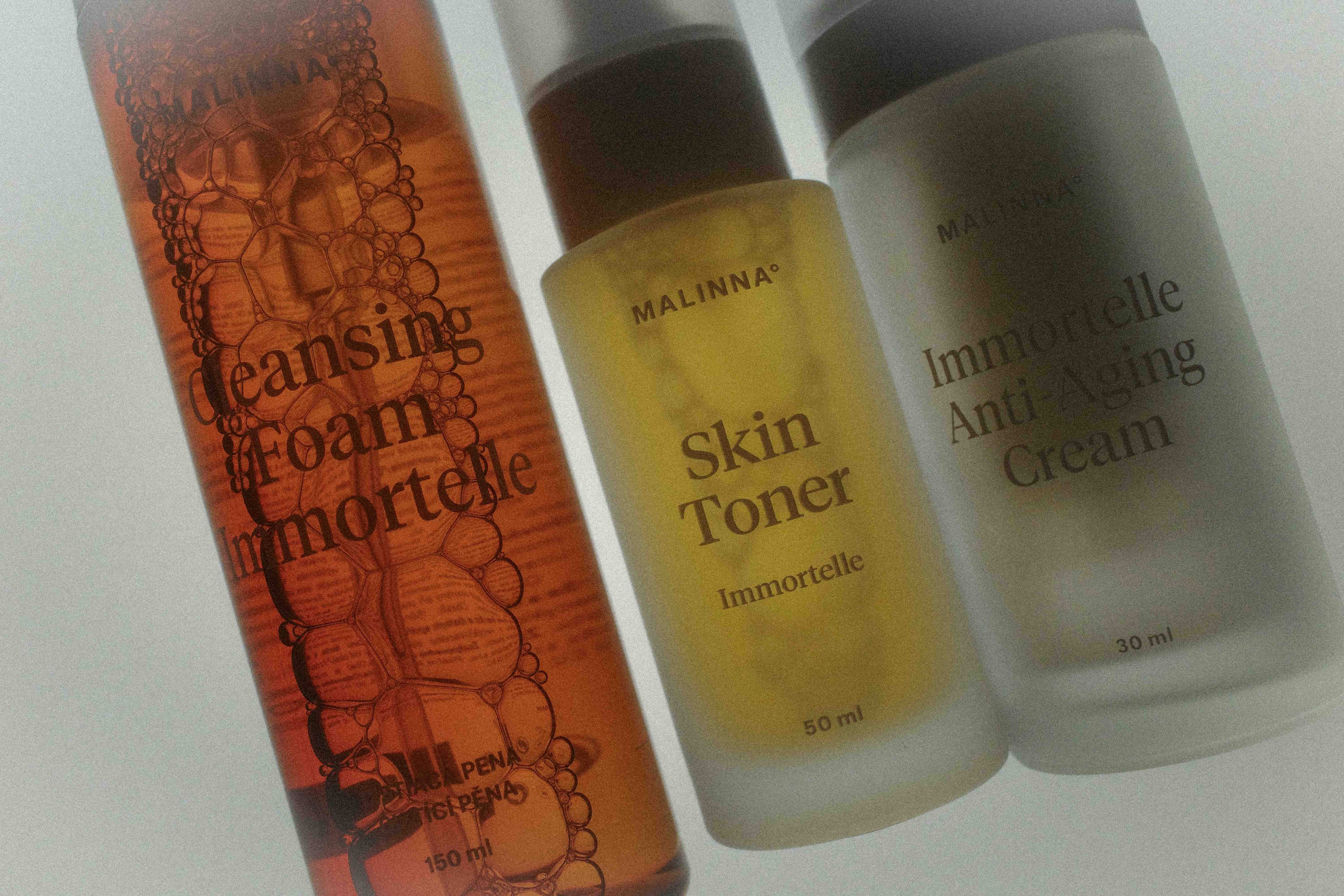 Detail produktov MALINNA Cleansing Foam, Skin Toner a Cream v limitovanej Immortelle edícií