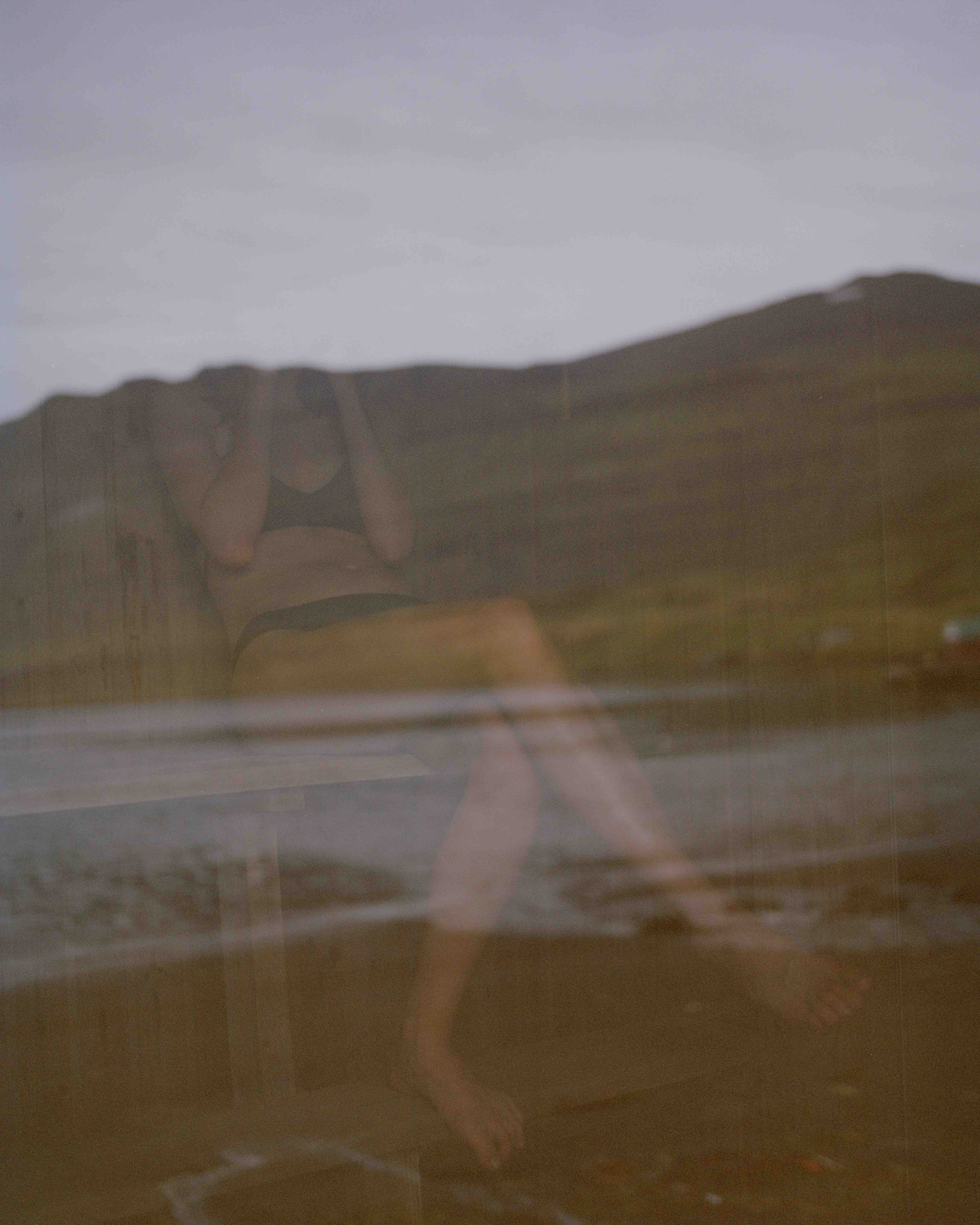 žena sediaca v saune